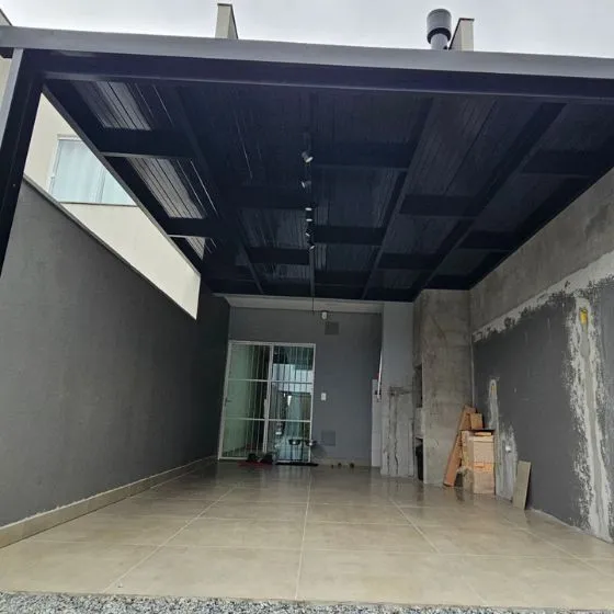 Pergotelha em Alegre, São João da Boa Vista SP Pergotelha em Alegre, São João da Boa Vista SP — Instalação em área gourmet com churrasqueira