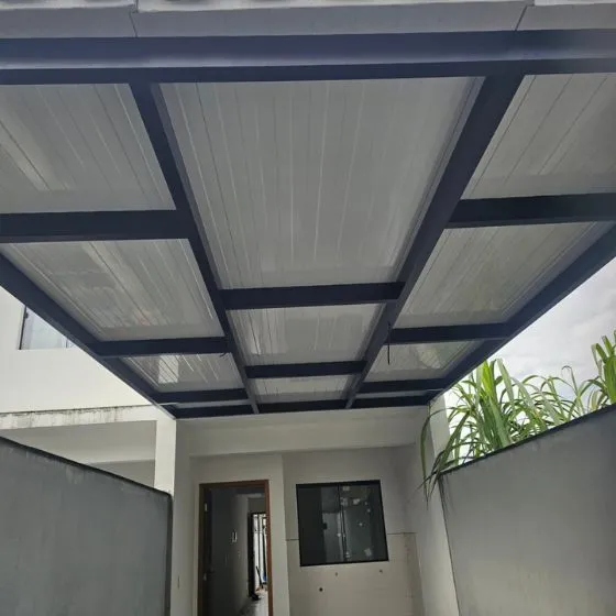 Pergotelha em Alegre, São João da Boa Vista SP Pergotelha em Alegre, São João da Boa Vista SP — Instalação em estacionamento