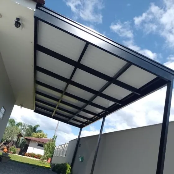 Pergotelha em Alegre, São João da Boa Vista SP Pergotelha em Alegre, São João da Boa Vista SP — Cobertura com calha lateral para escoamento